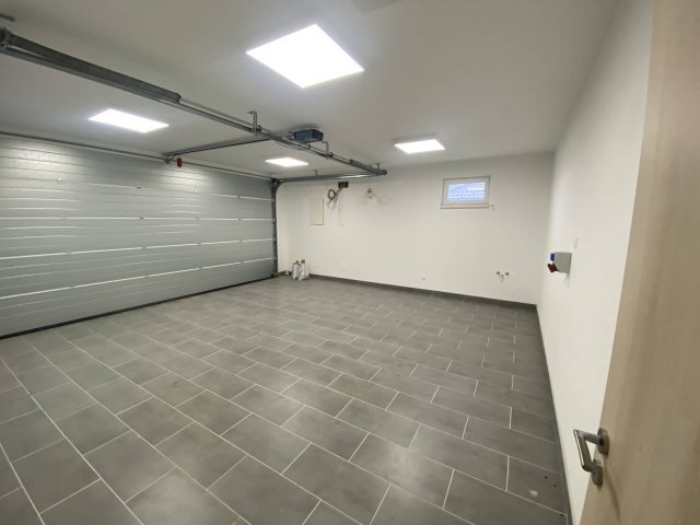 Eladó családi ház, Környén 154.6 M Ft, 5 szobás