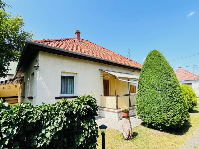 Eladó családi ház, Monoron 72.9 M Ft, 3 szobás
