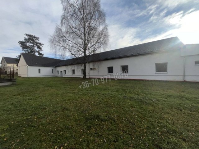 Eladó hotel, Kömlődön 64.99 M Ft, 13 szobás
