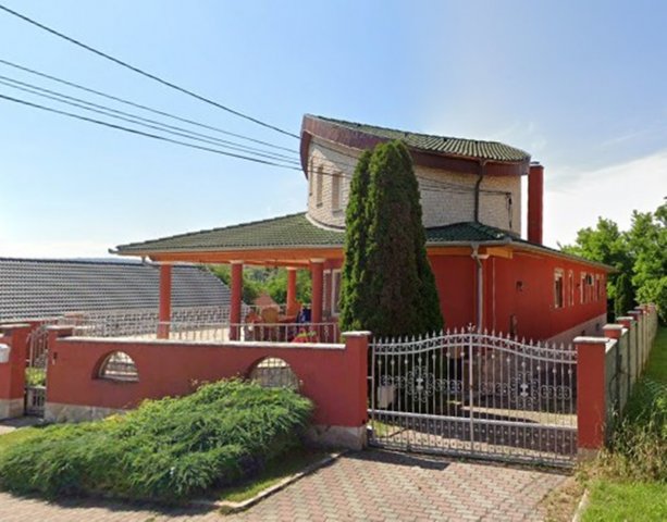 Eladó családi ház, Pécsett 80 M Ft, 5 szobás