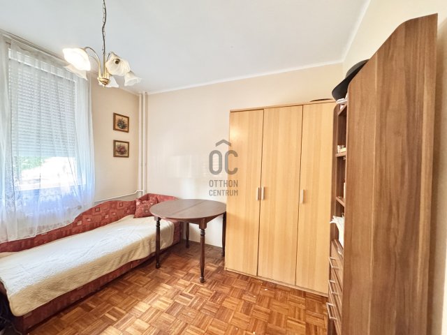 Eladó téglalakás, Győrött 35 M Ft, 2 szobás
