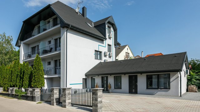 Eladó hotel, Hévízen 517.002 M Ft, 11 szobás