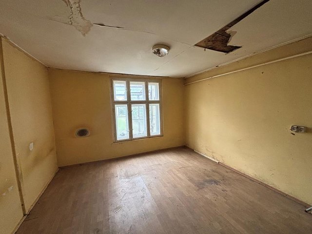 Eladó családi ház, Budapesten, III. kerületben 38.9 M Ft