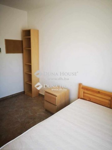 Kiadó téglalakás, albérlet, Pécsett 280 E Ft / hó, 3 szobás