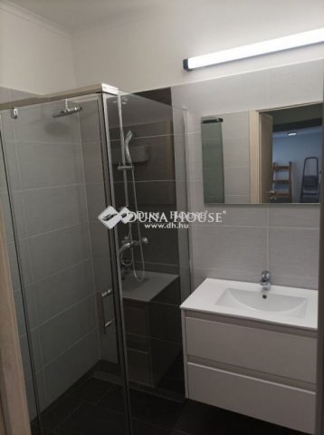 Kiadó téglalakás, albérlet, Pécsett 160 E Ft / hó, 1 szobás