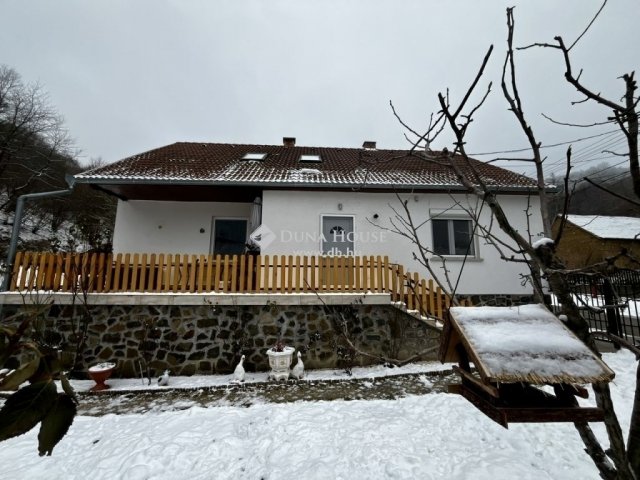 Eladó családi ház, Óbányán 109.5 M Ft, 6 szobás