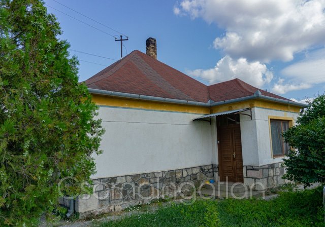 Eladó családi ház, Rábapatonán 30 M Ft, 2 szobás