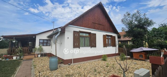 Eladó családi ház, Tiszafüreden 33 M Ft, 1 szobás