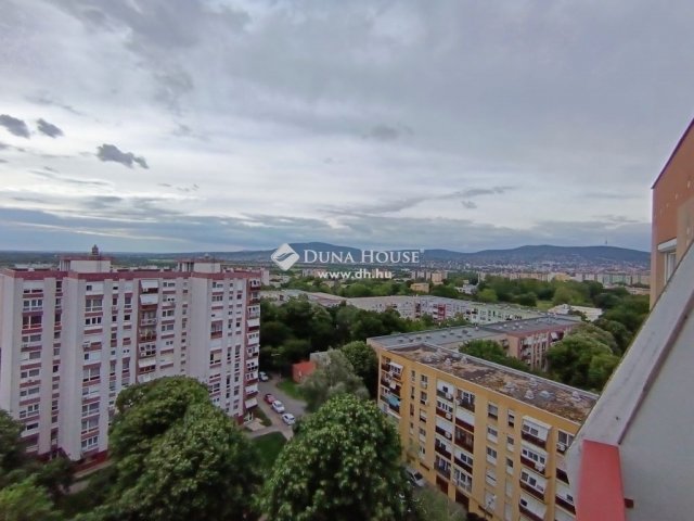 Eladó panellakás, Pécsett 35.75 M Ft, 2 szobás