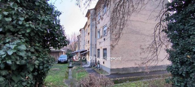 Eladó téglalakás, Békésen 21 M Ft, 1+2 szobás
