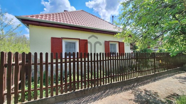 Eladó családi ház, Németkéren 26 M Ft, 2 szobás