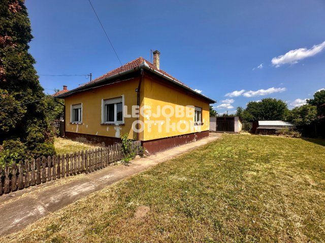 Eladó családi ház, Cegléden 45.5 M Ft, 3 szobás