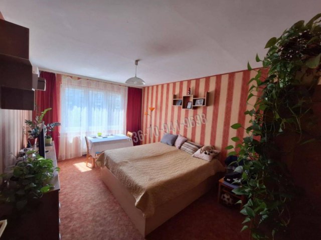 Eladó panellakás, Dunaújvárosban 24.3 M Ft, 1 szobás