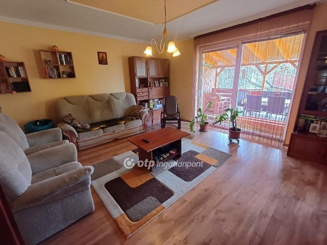 Eladó családi ház, Tiszaújvárosban 90 M Ft, 4 szobás