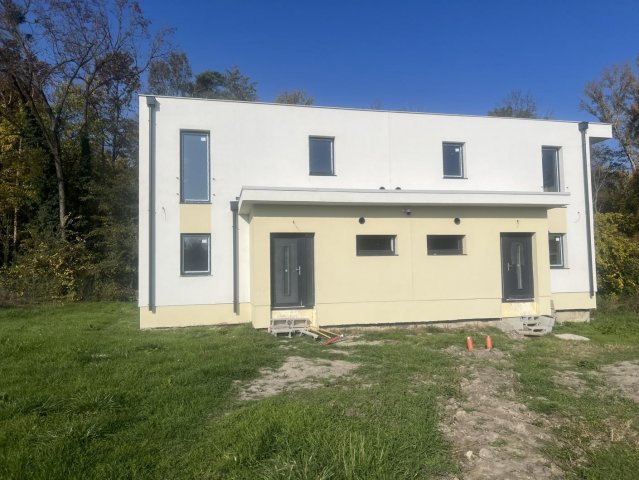 Eladó ikerház, Tatán 129.9 M Ft, 5 szobás / költözzbe.hu