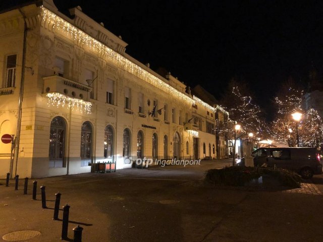 Eladó üzlethelyiség, Gyöngyösön 200 M Ft