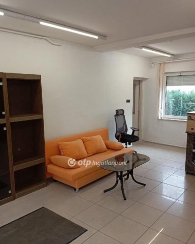 Eladó családi ház, Pécsett 84 M Ft, 3+1 szobás
