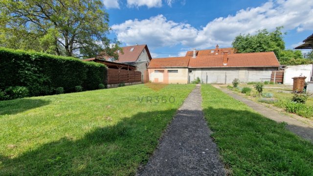 Eladó családi ház, Pécsett 48 M Ft, 2+1 szobás