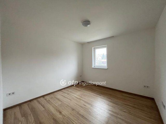 Eladó ikerház, Gödön 90 M Ft, 4 szobás / költözzbe.hu