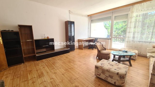 Kiadó téglalakás, albérlet, Pécsett 280 E Ft / hó, 4 szobás