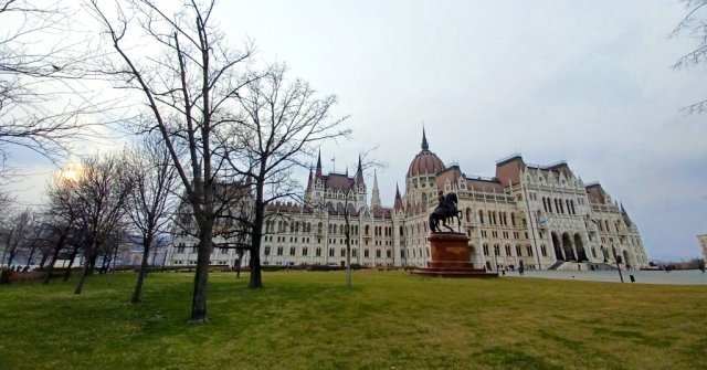 Eladó téglalakás, Budapesten, V. kerületben, Báthory utcában