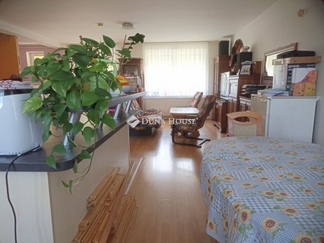 Eladó téglalakás, Teskándon 63 M Ft, 3 szobás