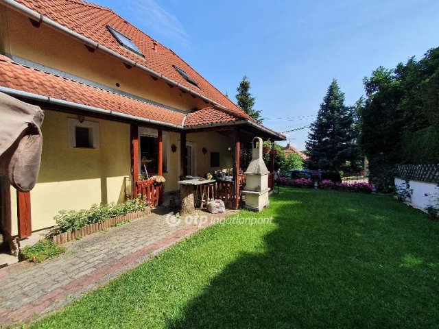 Eladó családi ház, Budapesten, III. kerületben 280 M Ft