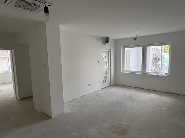 Eladó téglalakás, Esztergomban 68.9 M Ft, 3 szobás