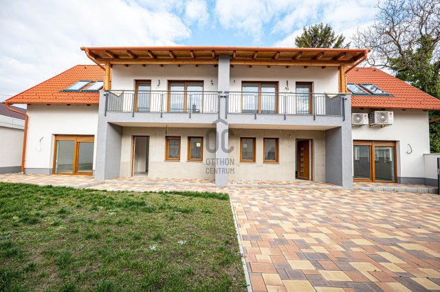 Eladó családi ház, Szekszárdon 87 M Ft, 5 szobás