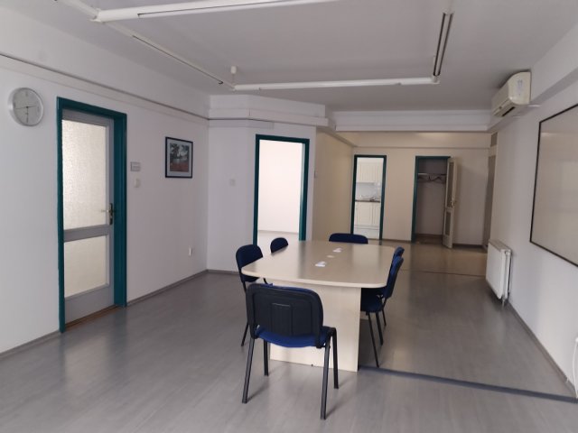 Kiadó iroda, Győrött 75 E Ft / hó, 8 szobás