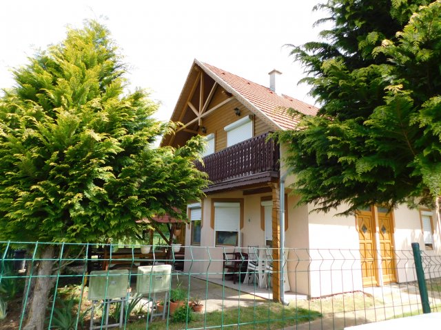 Eladó családi ház, Kehidakustányban 74.9 M Ft, 8 szobás