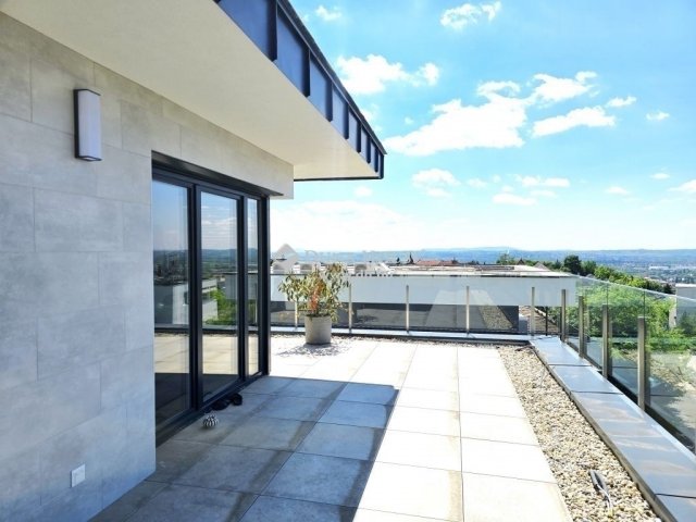Eladó nyaraló, Pécsett 189.9 M Ft, 4 szobás