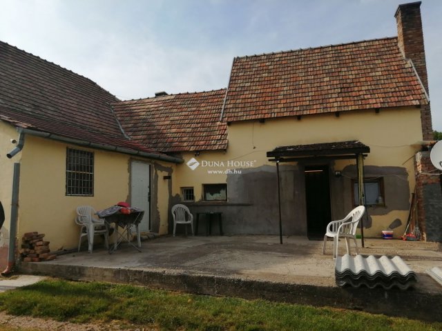 Eladó családi ház, Kisbéren 26 M Ft, 1 szobás