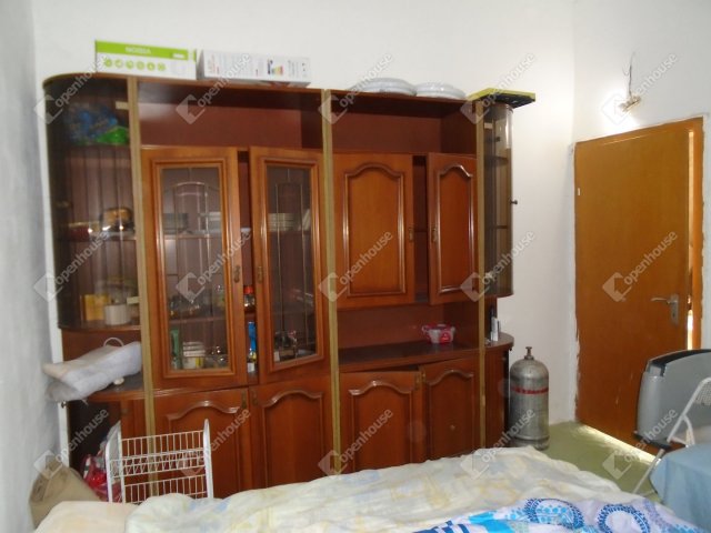 Eladó családi ház, Cserkeszőlőn 16 M Ft, 2 szobás