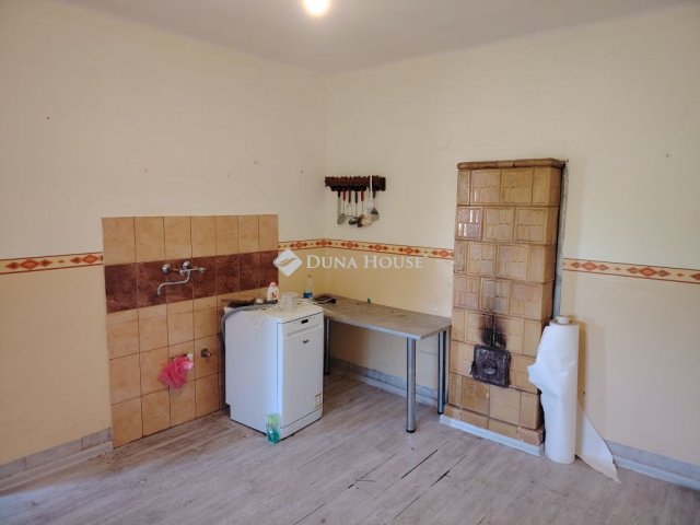Eladó családi ház, Kisbéren 35.9 M Ft, 2 szobás