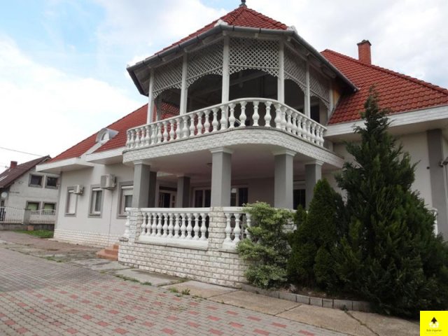 Eladó családi ház, Tapolcán 205 M Ft, 7 szobás