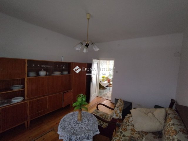 Eladó családi ház, Neszmélyen 29.99 M Ft, 2 szobás