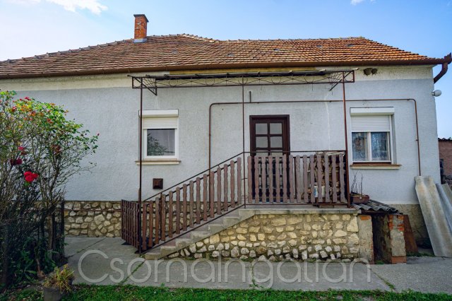 Eladó családi ház, Csornán 42 M Ft, 4 szobás