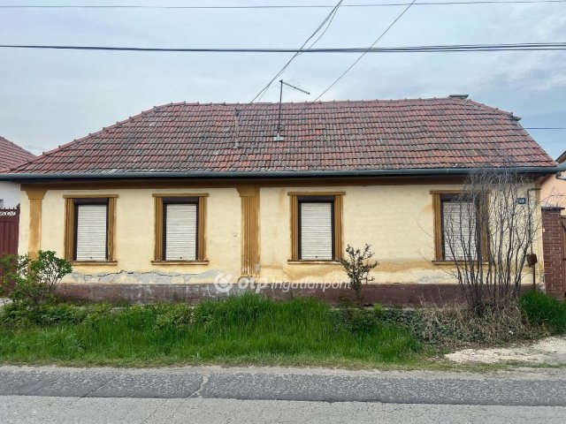Eladó családi ház, Cegléden 19 M Ft, 2 szobás