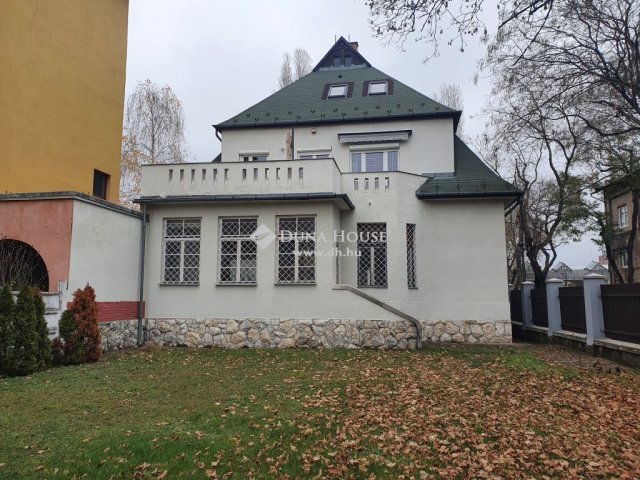 Eladó családi ház, Budapesten, IV. kerületben 259 M Ft, 6 szobás
