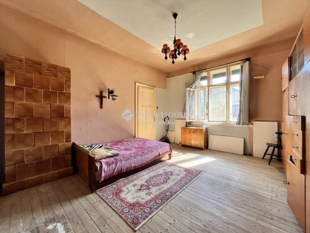 Eladó családi ház, Budapesten, XV. kerületben 27.9 M Ft