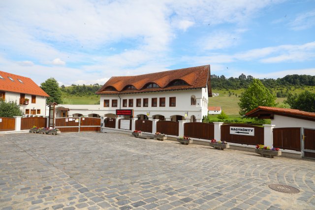 Eladó hotel, Szinpetrin 1371.57 M Ft / költözzbe.hu