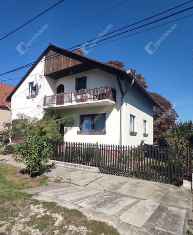 Eladó családi ház, Komáromban 69 M Ft, 4 szobás