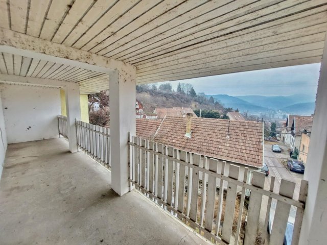 Eladó családi ház, Nagymaroson 72.99 M Ft, 6 szobás