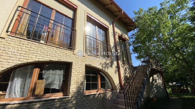 Eladó családi ház, Budakeszin 219 M Ft, 11 szobás