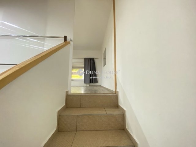 Eladó téglalakás, Budapesten, VI. kerületben 94.9 M Ft, 1 szobás