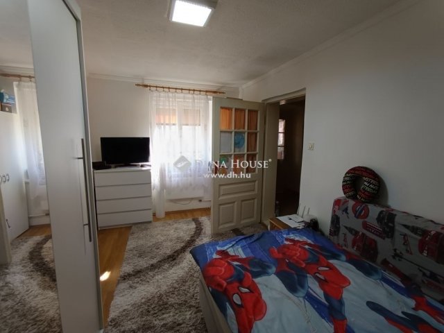 Eladó családi ház, Szentmártonkátán 33.5 M Ft, 2 szobás