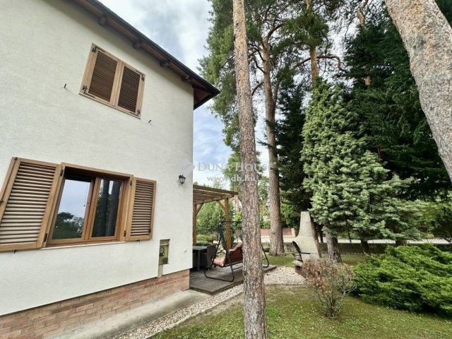 Eladó családi ház, Siófokon 350 M Ft, 6 szobás