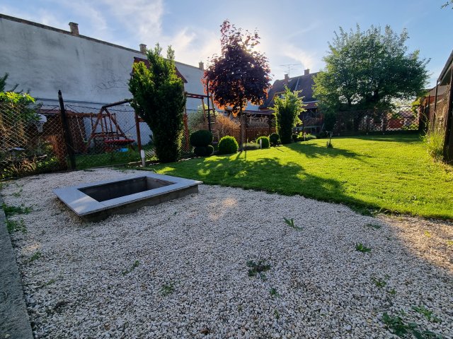 Eladó családi ház, Budapesten, XV. kerületben 76.9 M Ft