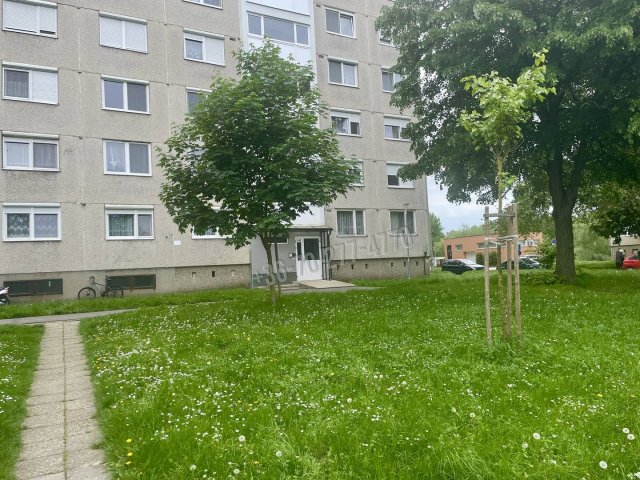 Eladó panellakás, Oroszlányban 31.2 M Ft, 1+2 szobás
